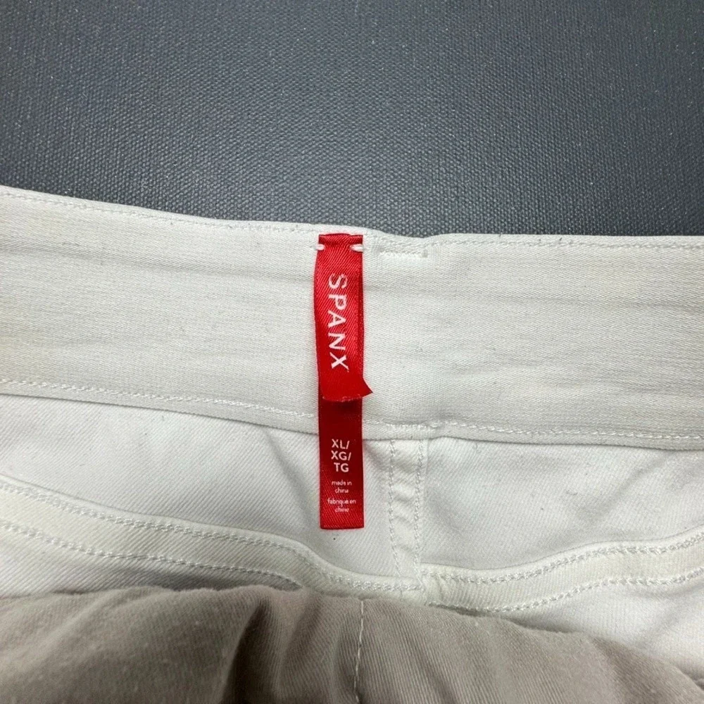 Spanx Shorts Women's XL White Chino Stretch Mid Rise Casual Streetwear 5" Inseam - Picture 2 of 7
